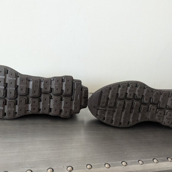 Alo Runner Shoes - Picture 5 of 5